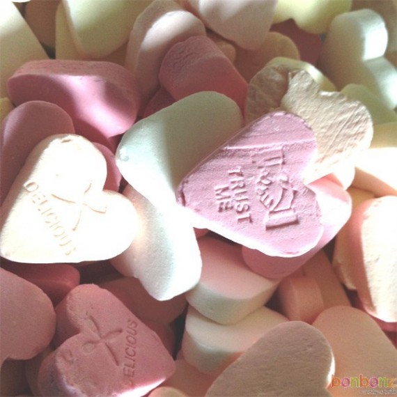 bonbons roses, blancs, cœur, fête, saint-valentin, amour